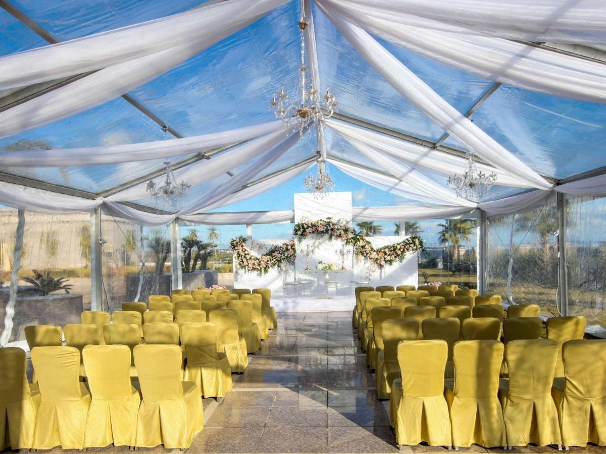 Mövenpick Hotel du Lac Tunis Exteriör bild Marquee tent